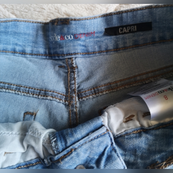 Style & Co jeans Capri. Size 8 - Picture 5 of 8